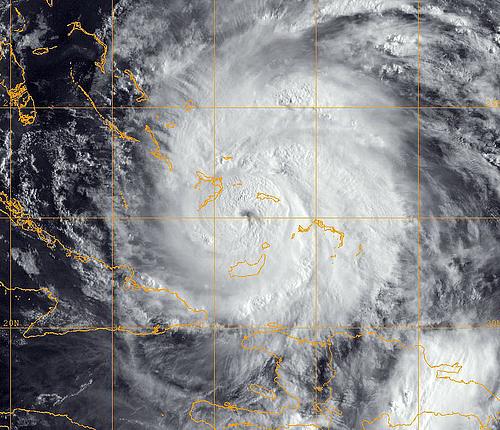 颶風艾琳逼近美國，請密切注意班機動態!
